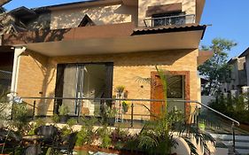 Lavish Villa - 3 Bhk Pool With Lawn